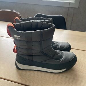 Sorel Kids Whitney II Puffy Mid Boots size 7, unisex kids winter boots Sorel 7’s